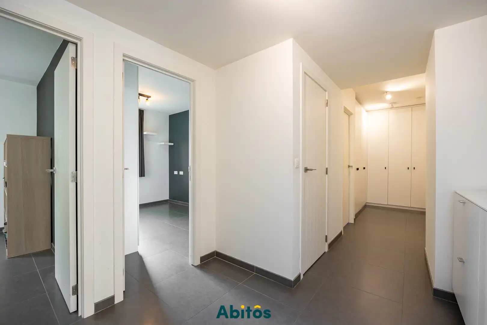 Gelijkvloers appartement met drie slaapkamers foto 18