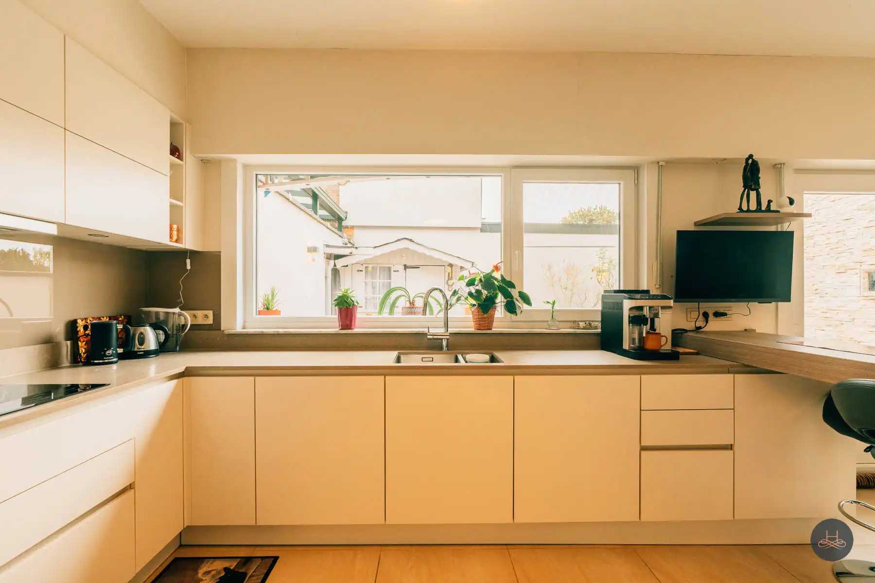 Centrale ruime stadswoning met parkeerplaats foto 9