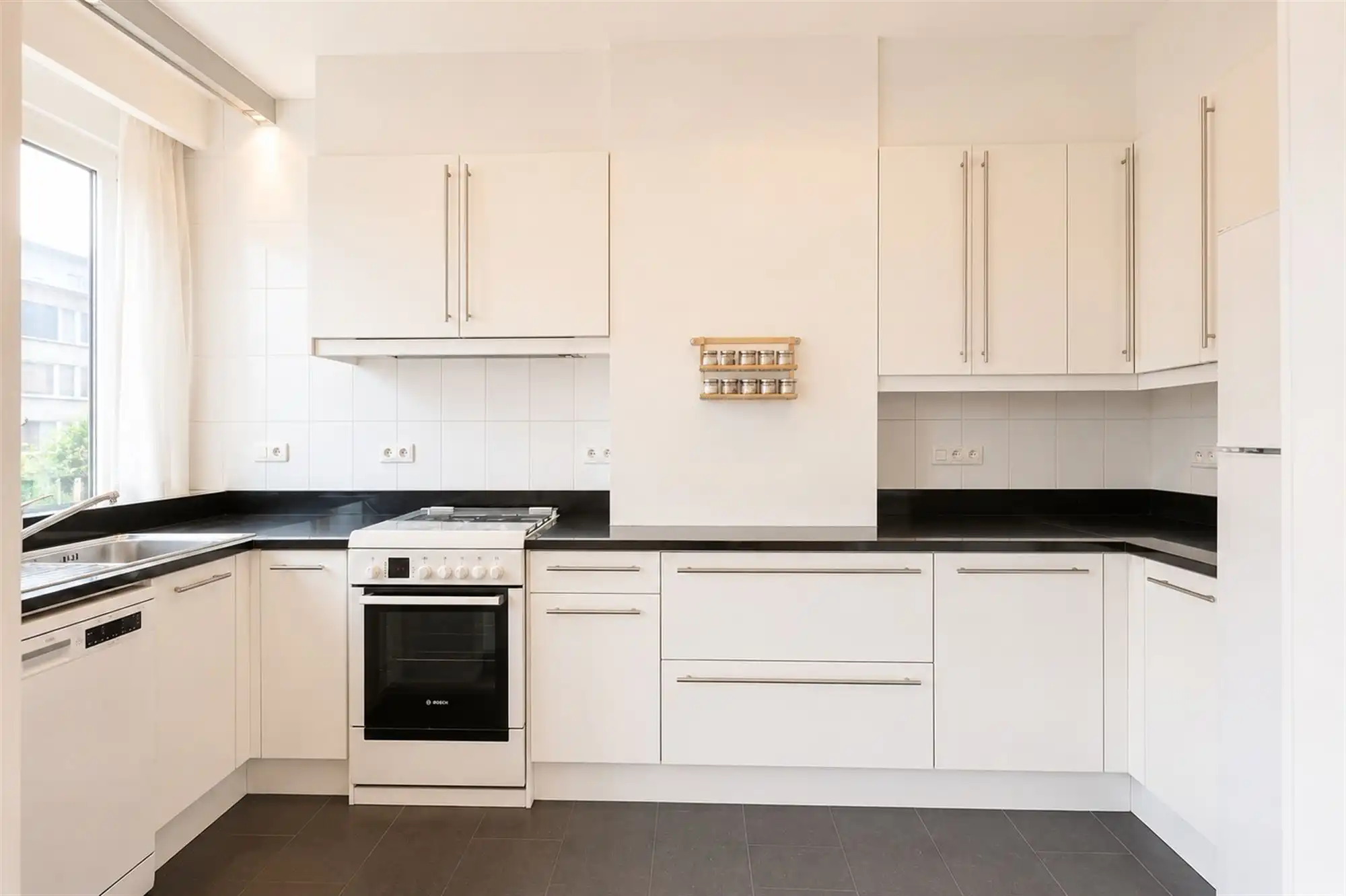 Hoekappartement met 3 slpk en staanplaats op loplocatie in Wilrijk foto 4