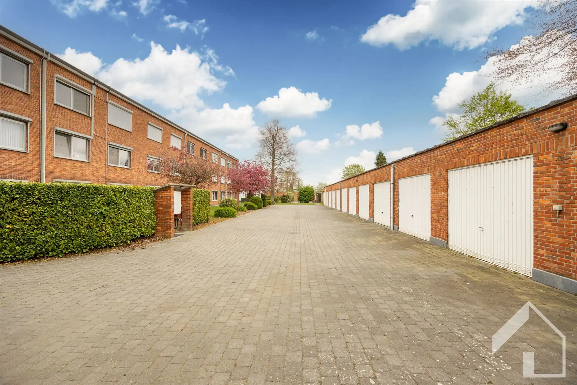 Instapklaar appartement met zwembad! foto 18