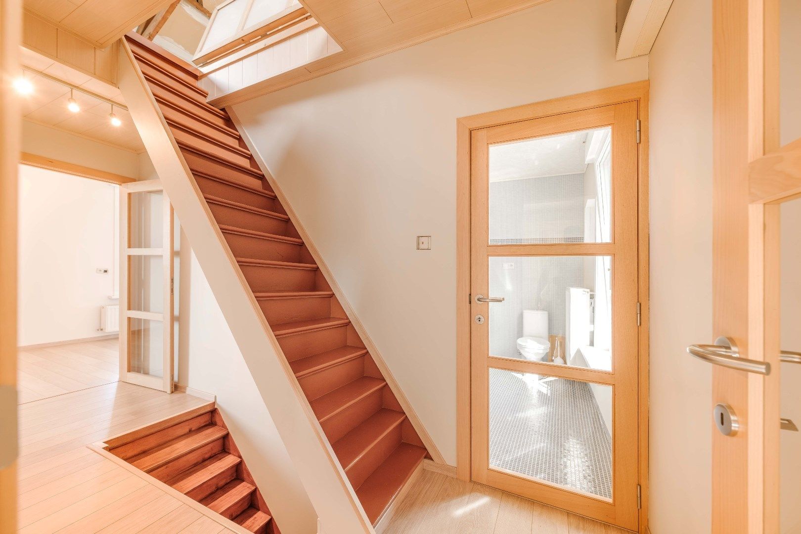 VERRASSEND RUIME WOONST (HANDELSHUIS) MET TUIN & GARAGE | TOEGANG ACHTEROM foto 18