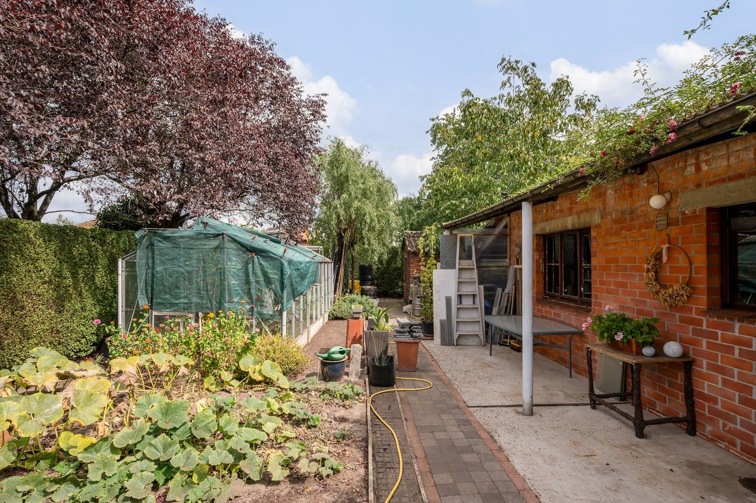 Ruime gezinswoning op breed en groot perceel van 1122m² foto 39