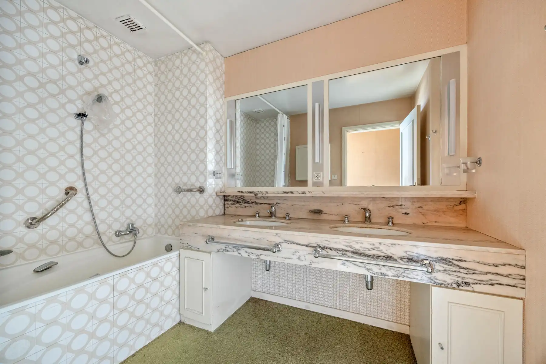 Karaktervolle villa met uitzonderlijk veel ruimte en tal van mogelijkheden foto 15