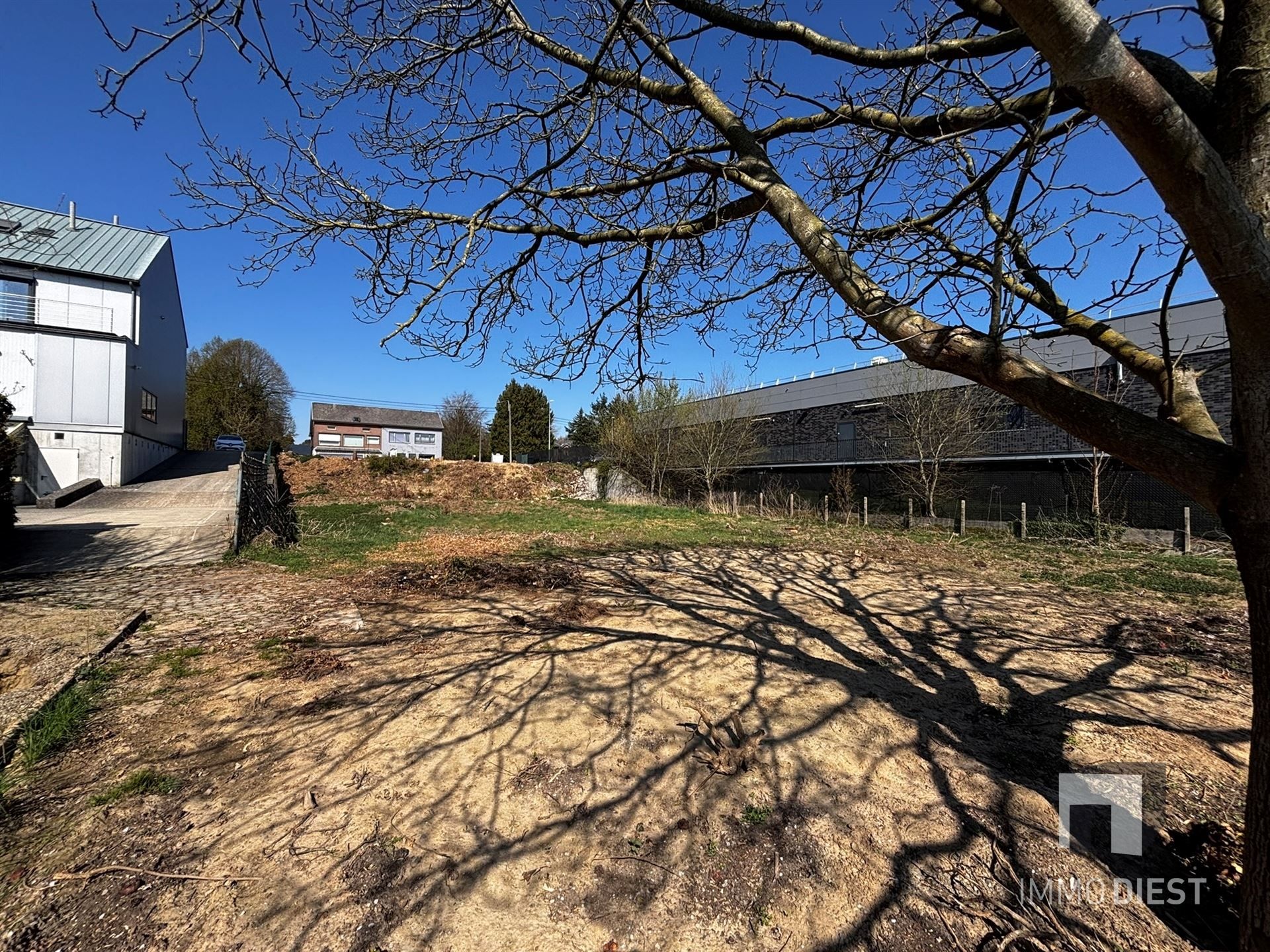 Bouwgrond van 13.86 are op toplocatie in zone voor ruimtebehoevende kleinhandel. foto 8
