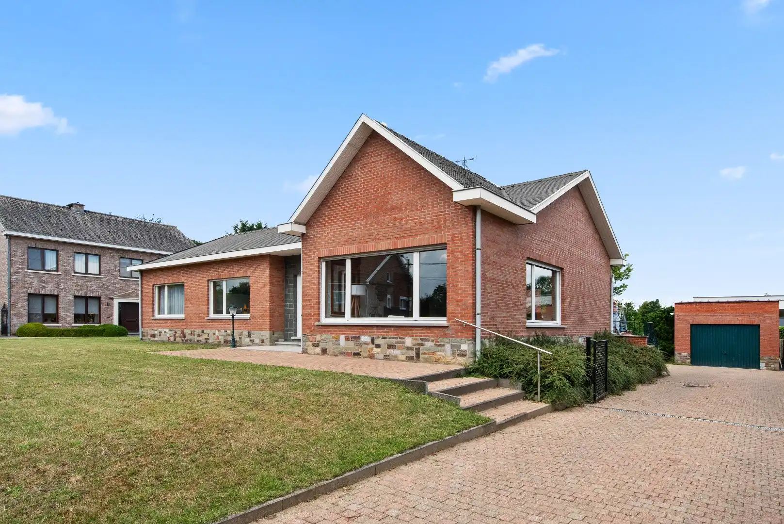 Zeer gunstig gelegen bungalow met 3 slaapkamers op 12a 15ca foto 2