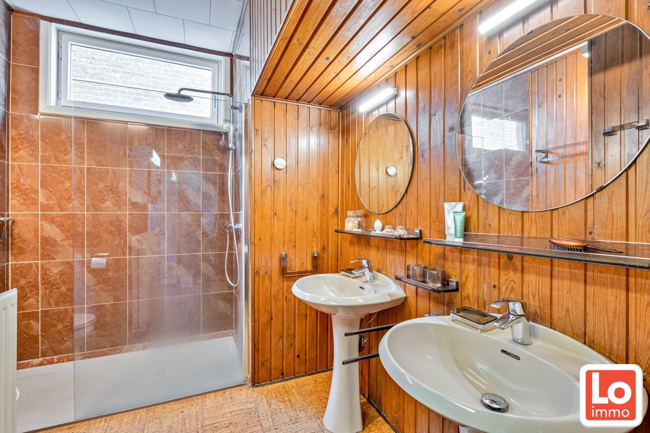 Prachtige eigendom op 1774m² met ruime garage/magazijn en 5 slaapkamers foto 16