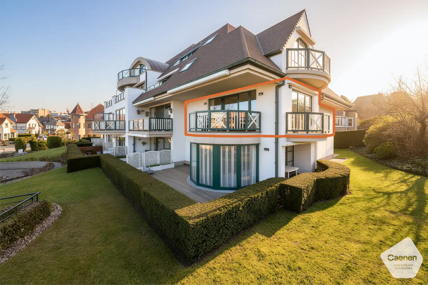 Zongericht hoekappartement met 2 slaapkamers in hartje Dumontwijk, inclusief ruime garage en kelder foto {{pictureIndex}}