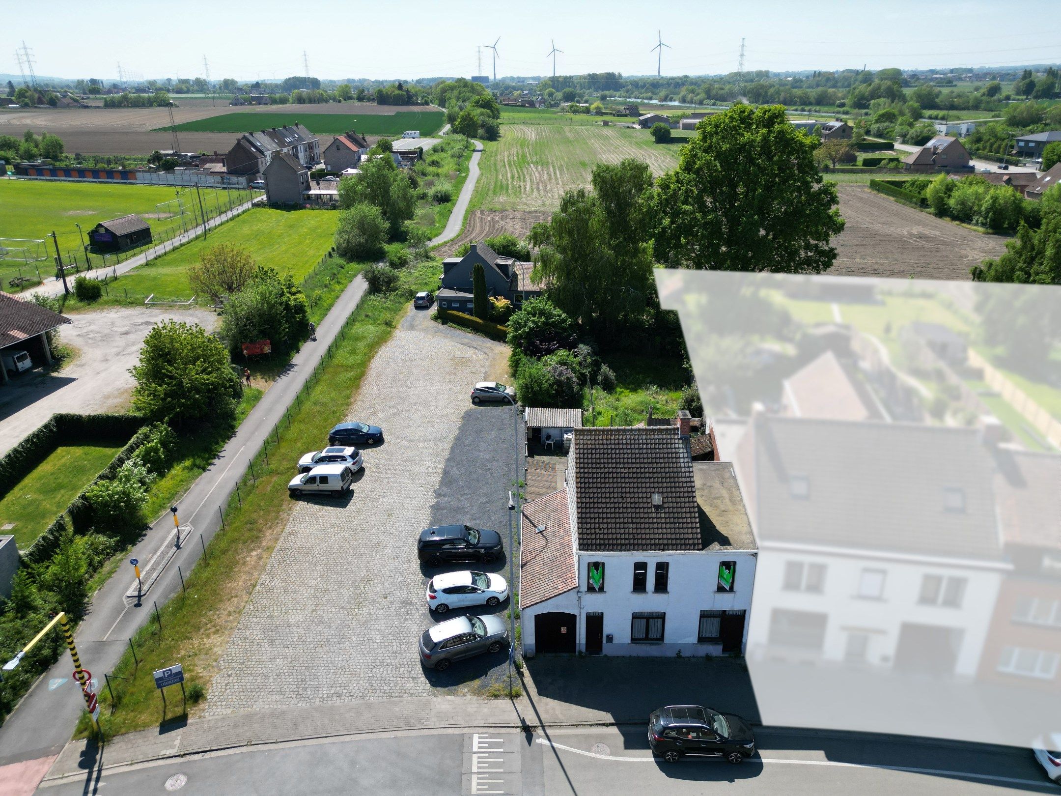 Hoofdfoto van de publicatie: TE RENOVEREN WONING MET TUIN EN GARAGE