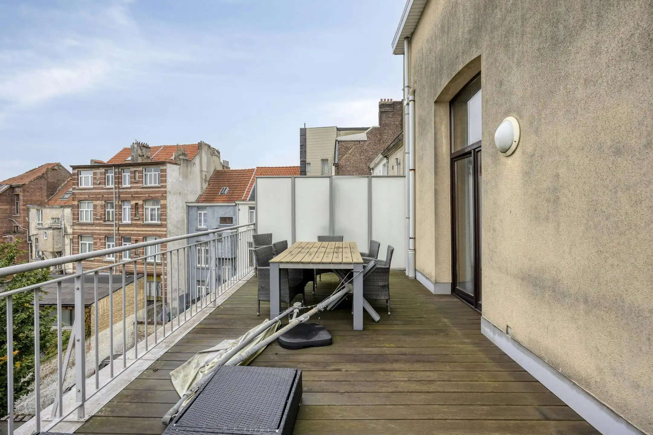 Op te frissen herenhuis met 7 slaapkamers en stadstuin. foto 20