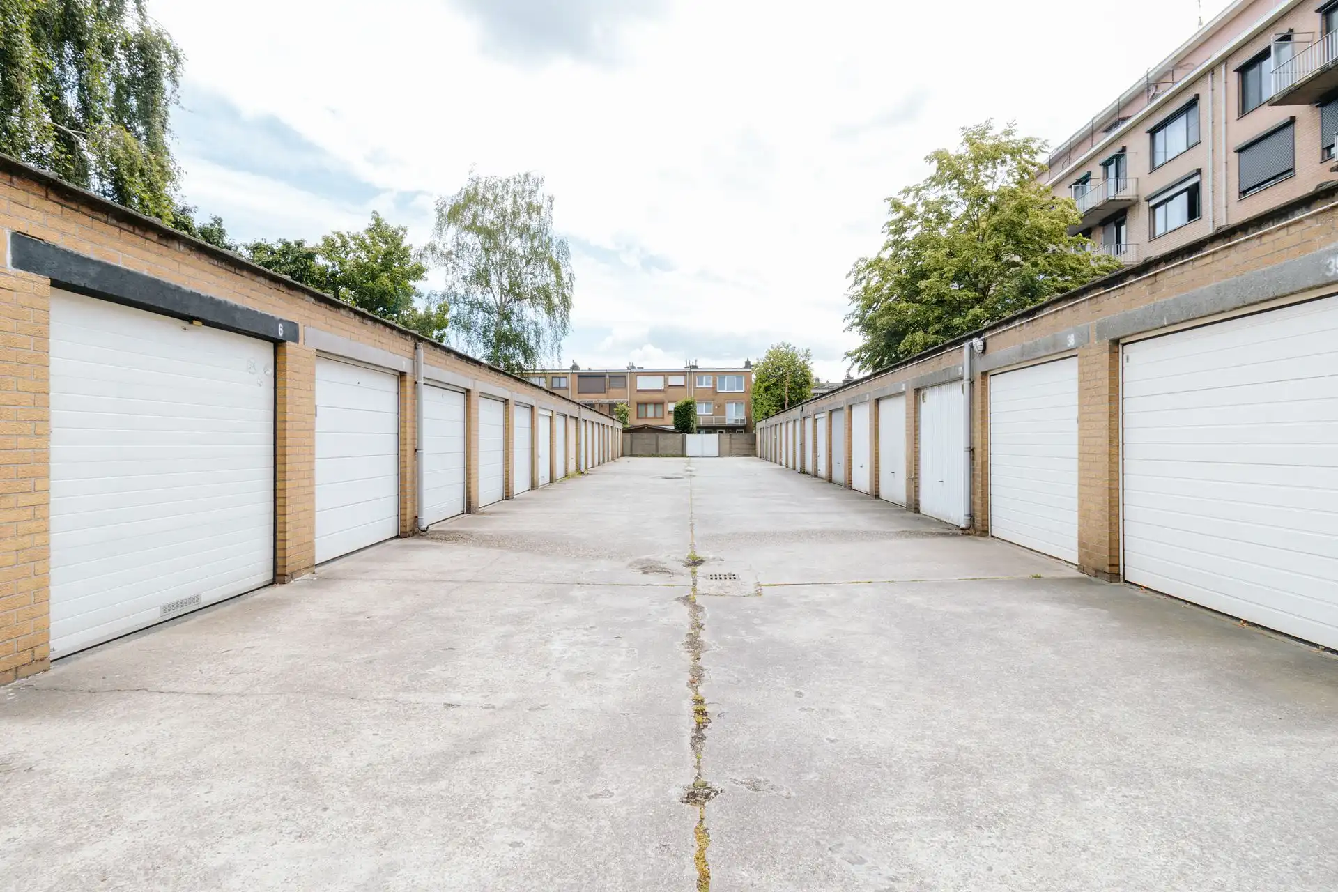 Tweeslaapkamer appartement met twee terrassen en garage foto 17