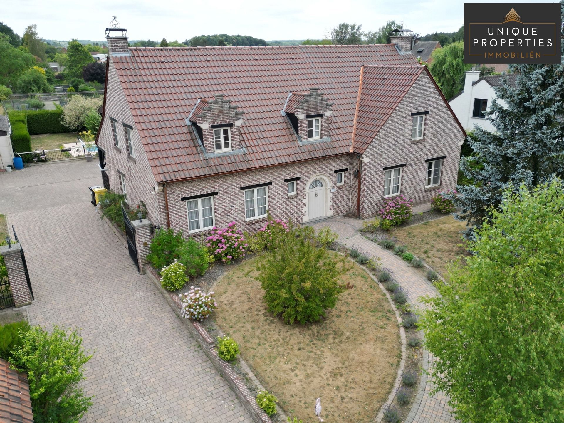 Villa te koop foto {{pictureIndex}}