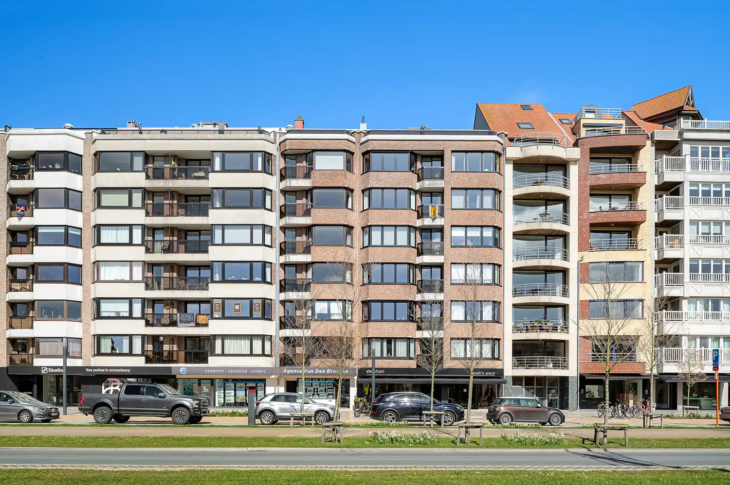 Prachtig vernieuwd appartement met open zichten en terrassen foto 2