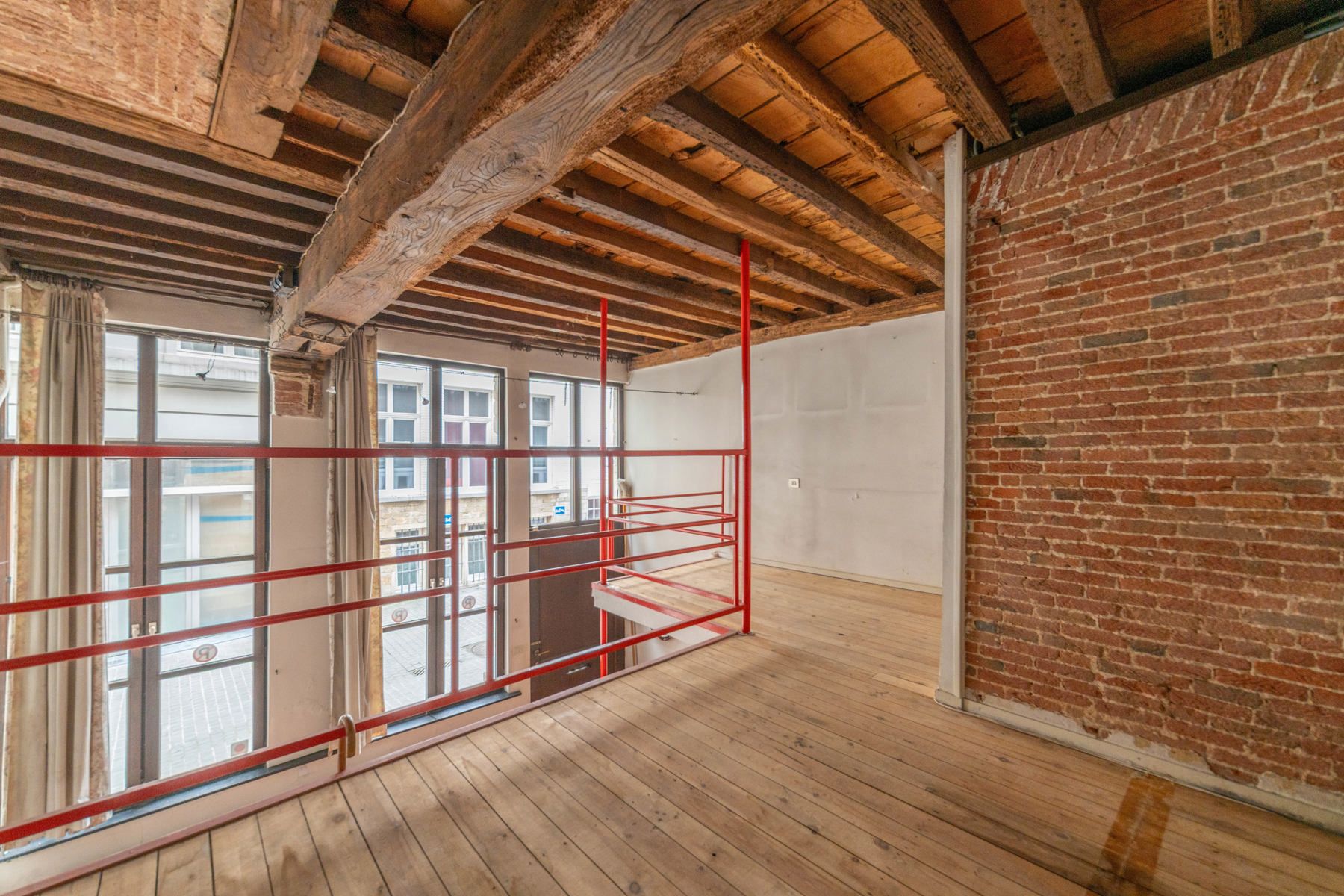 Bijzonder authentiek pand in de historische binnenstad.  foto 4