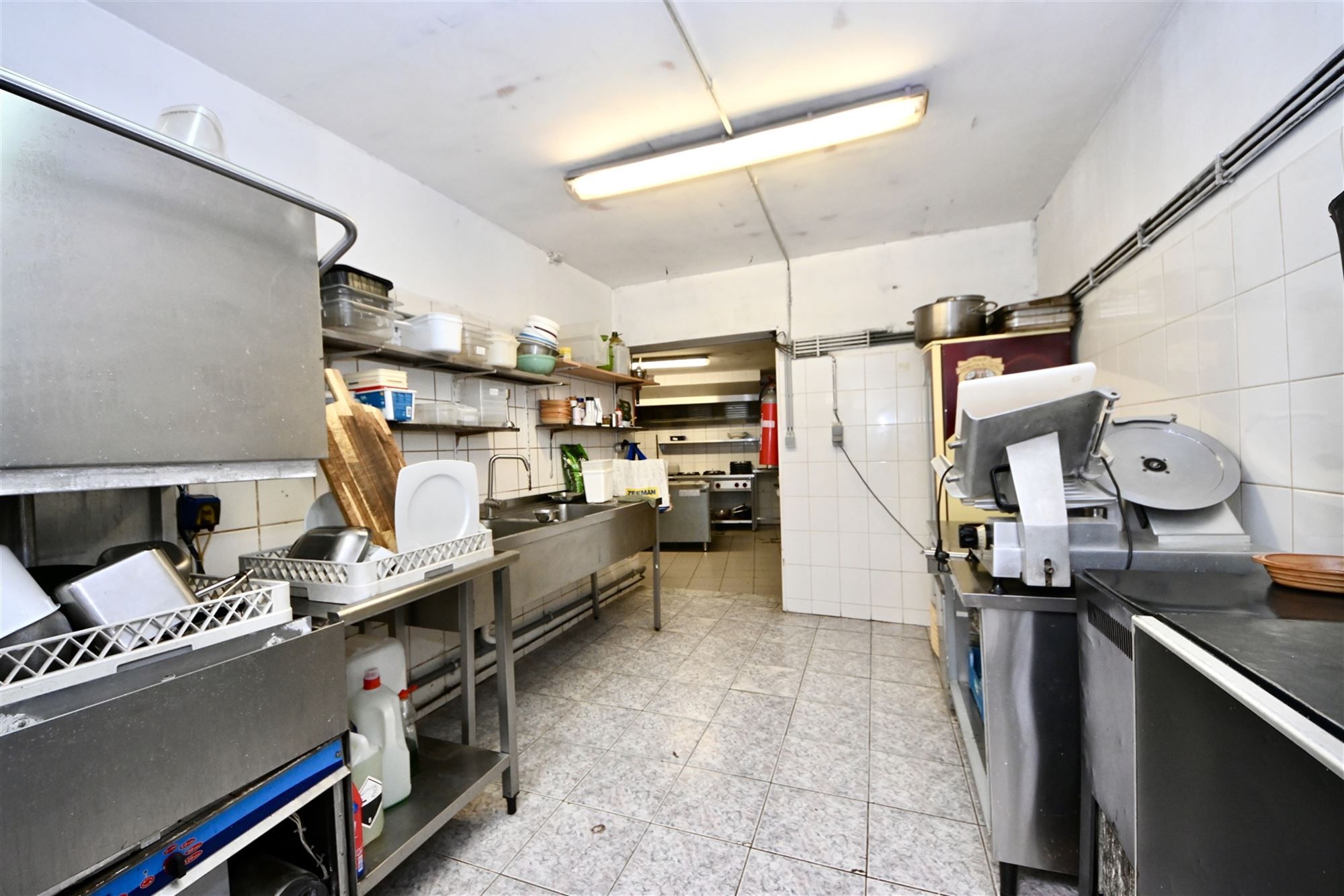Handelspand met restaurant en appartement foto 15