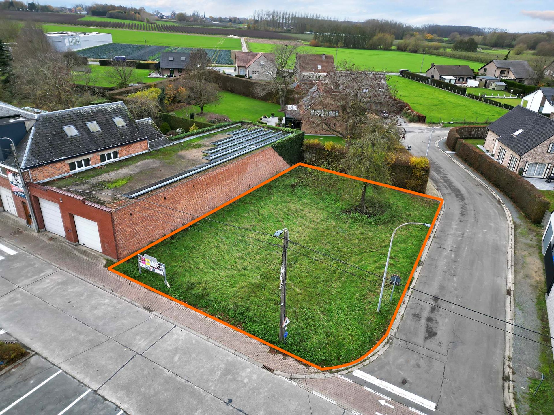 Projectgrond voor 4 entiteiten te koop! foto {{pictureIndex}}