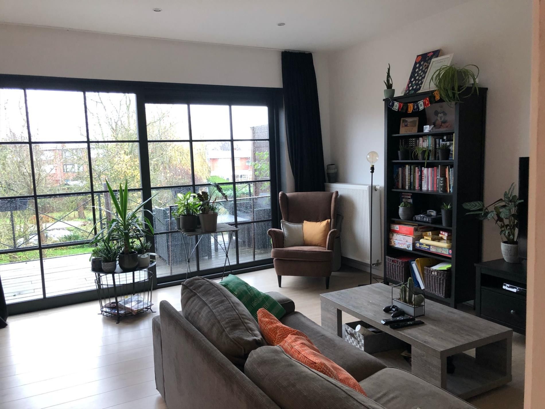 Instapklare ruime gerenoveerde woning met ruime uitbouw achteraan, groot zonneterras en koer foto 8