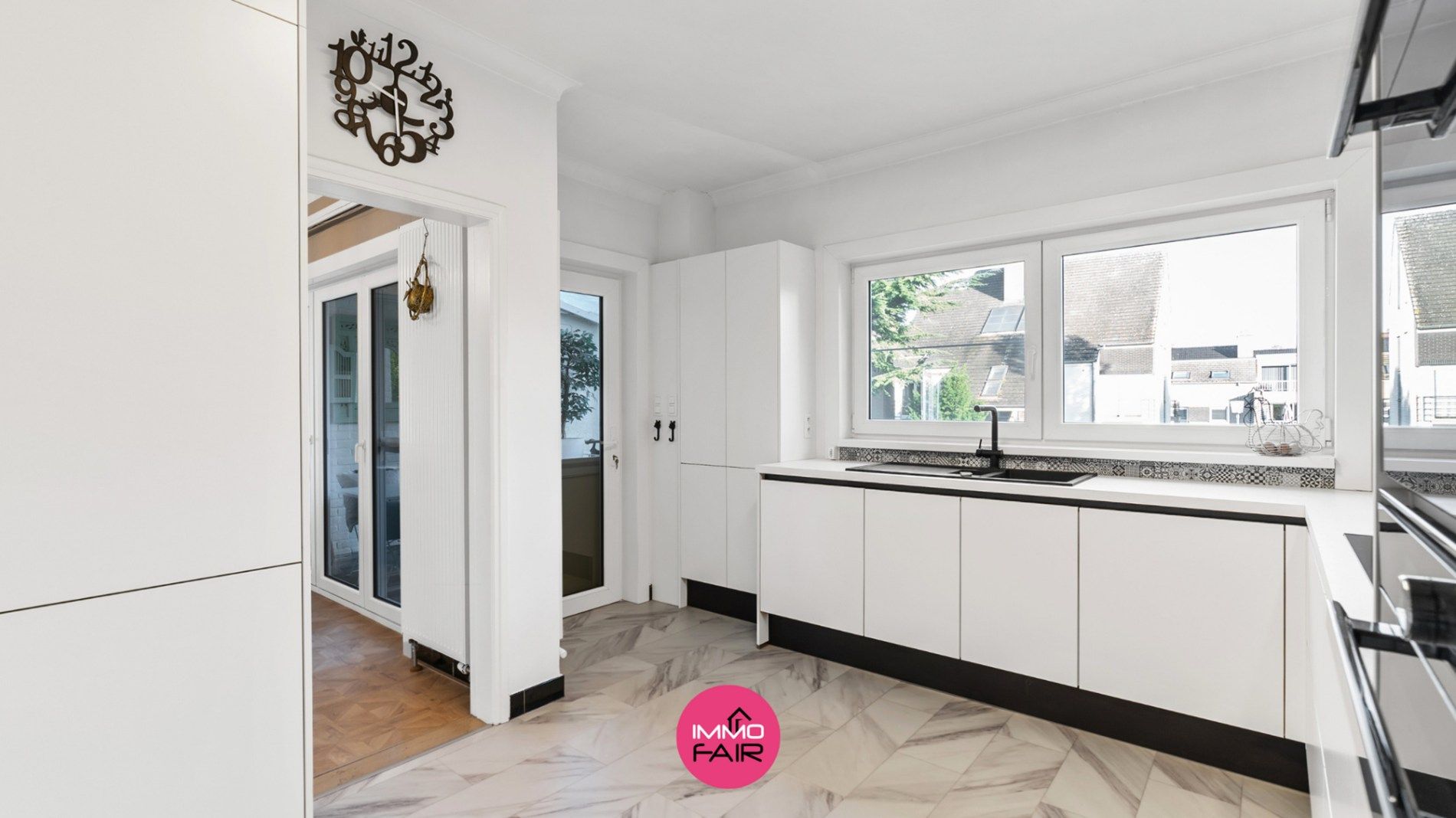 Instapklare gezinswoning met 4 slaapkamers in het hartje van Genk foto 5