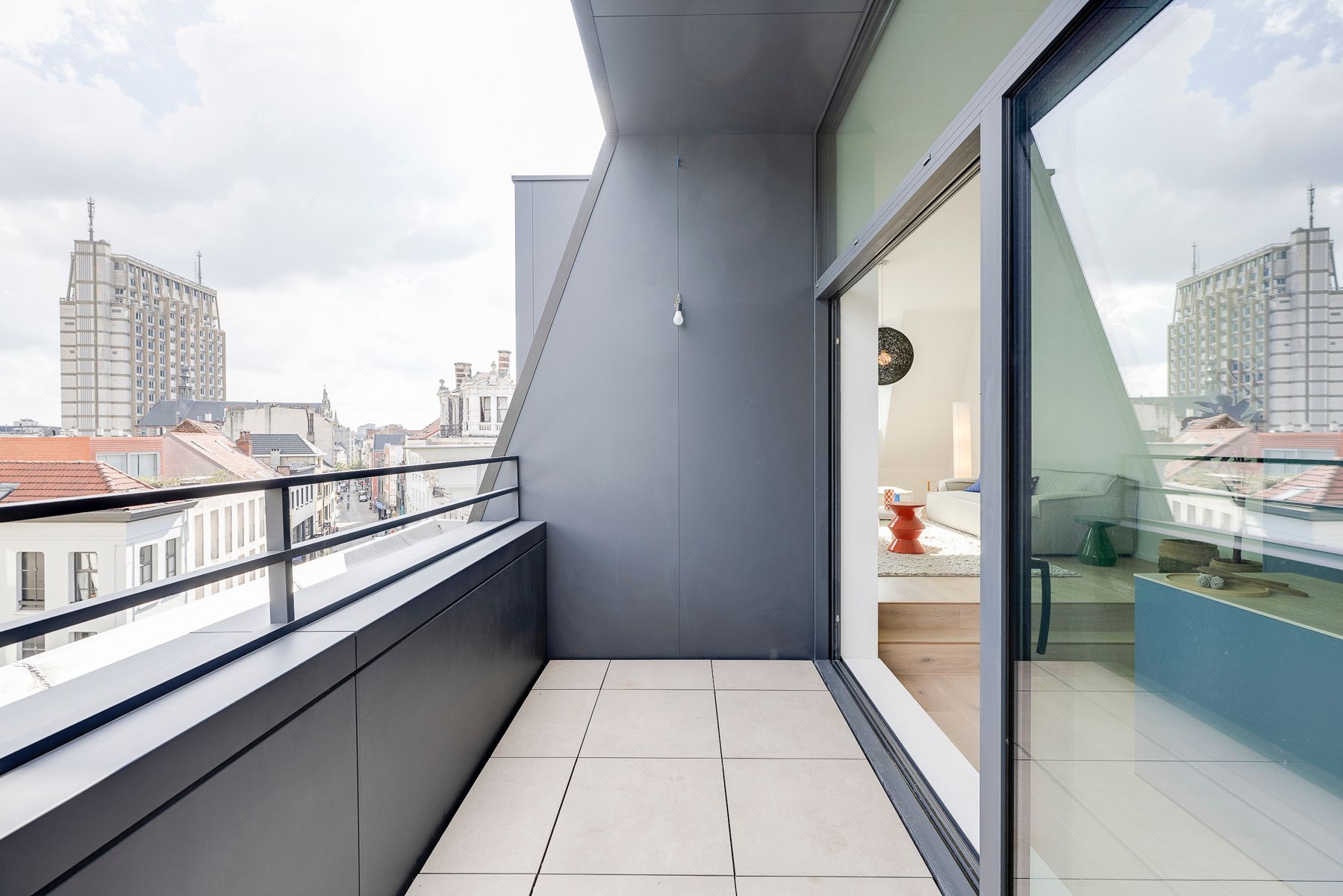 Luxe appartement in de hippe Sint-Andries wijk foto 9