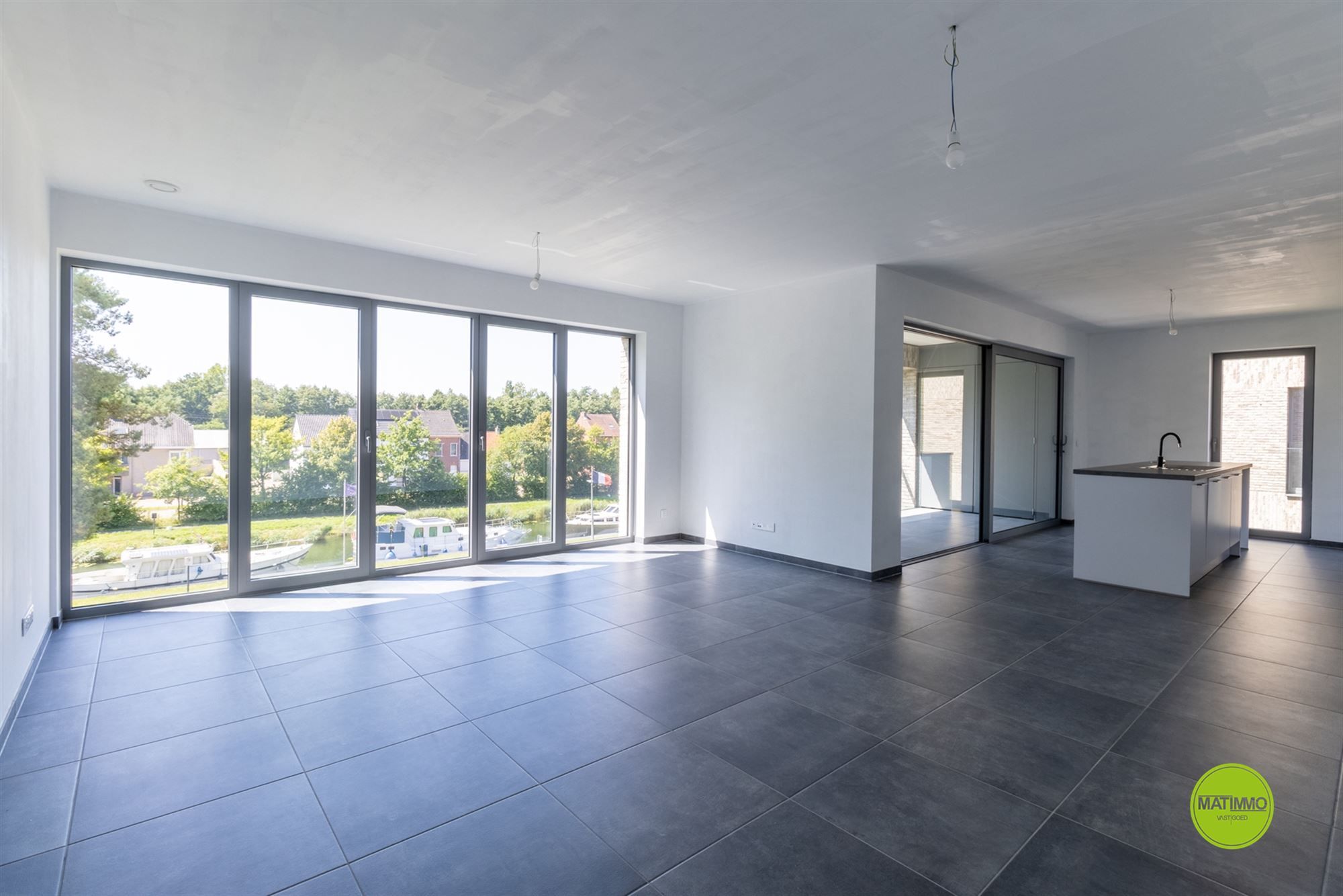 Ruim en energiezuinig appartement met zicht op het kanaal foto 5