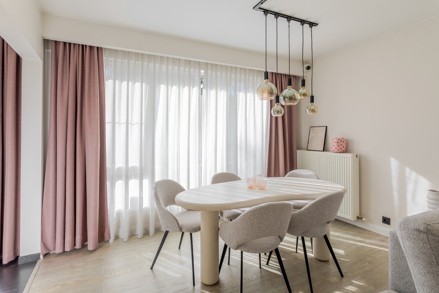 Prachtig gerenoveerd appt. met 2 slpk. en balkon op toffe locatie in Schoten foto 5