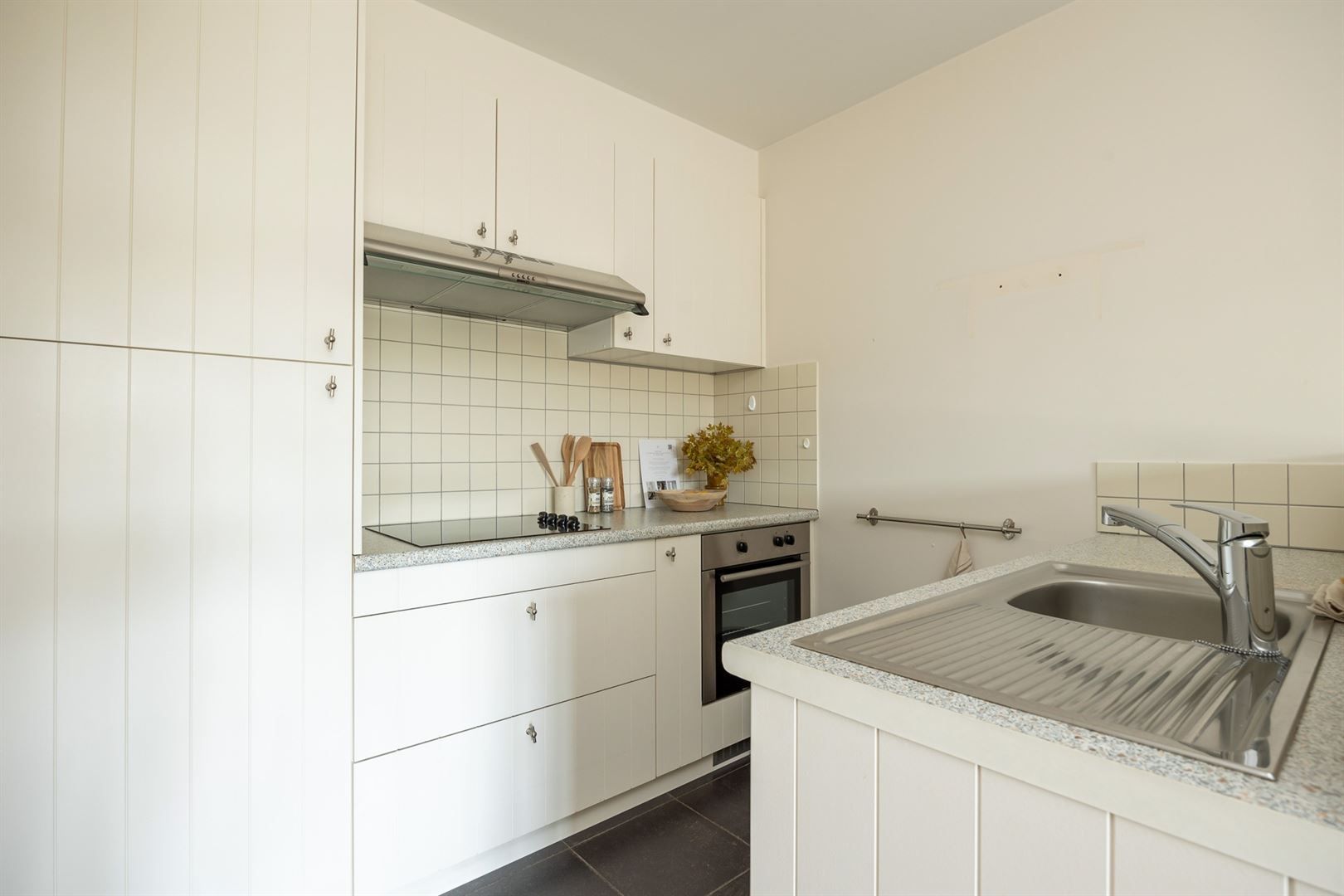 Instapklaar appartement met groot terras en autostaanplaats foto 11