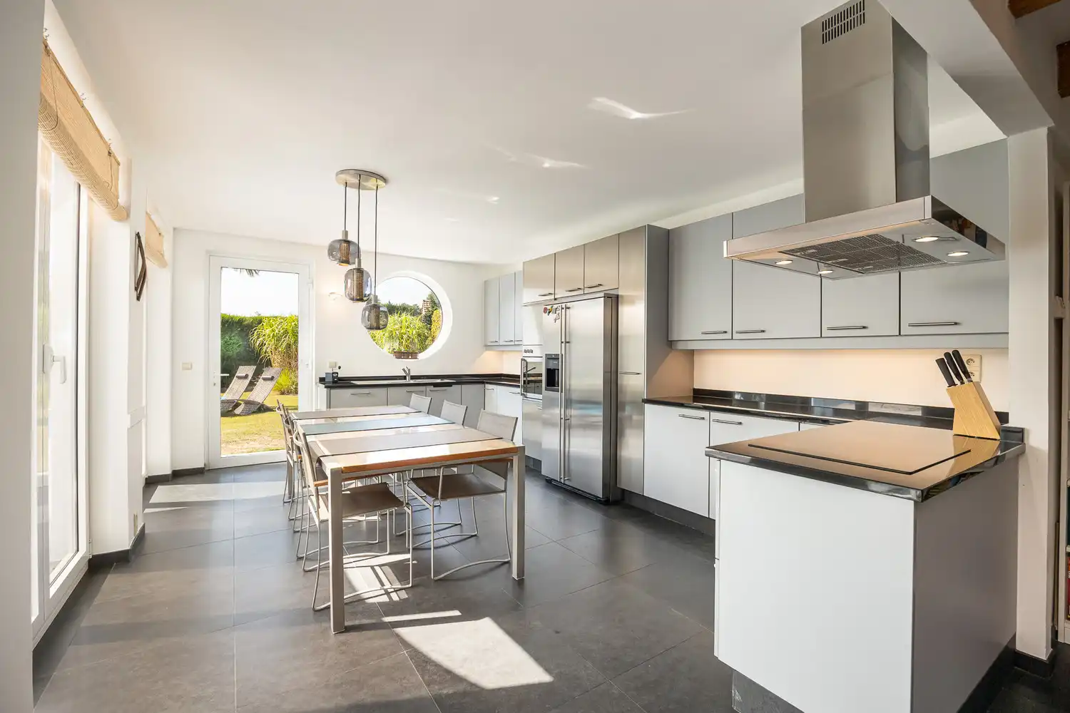 Karaktervolle villa met prachtige tuin en zwembad in doodlopende straat foto 33