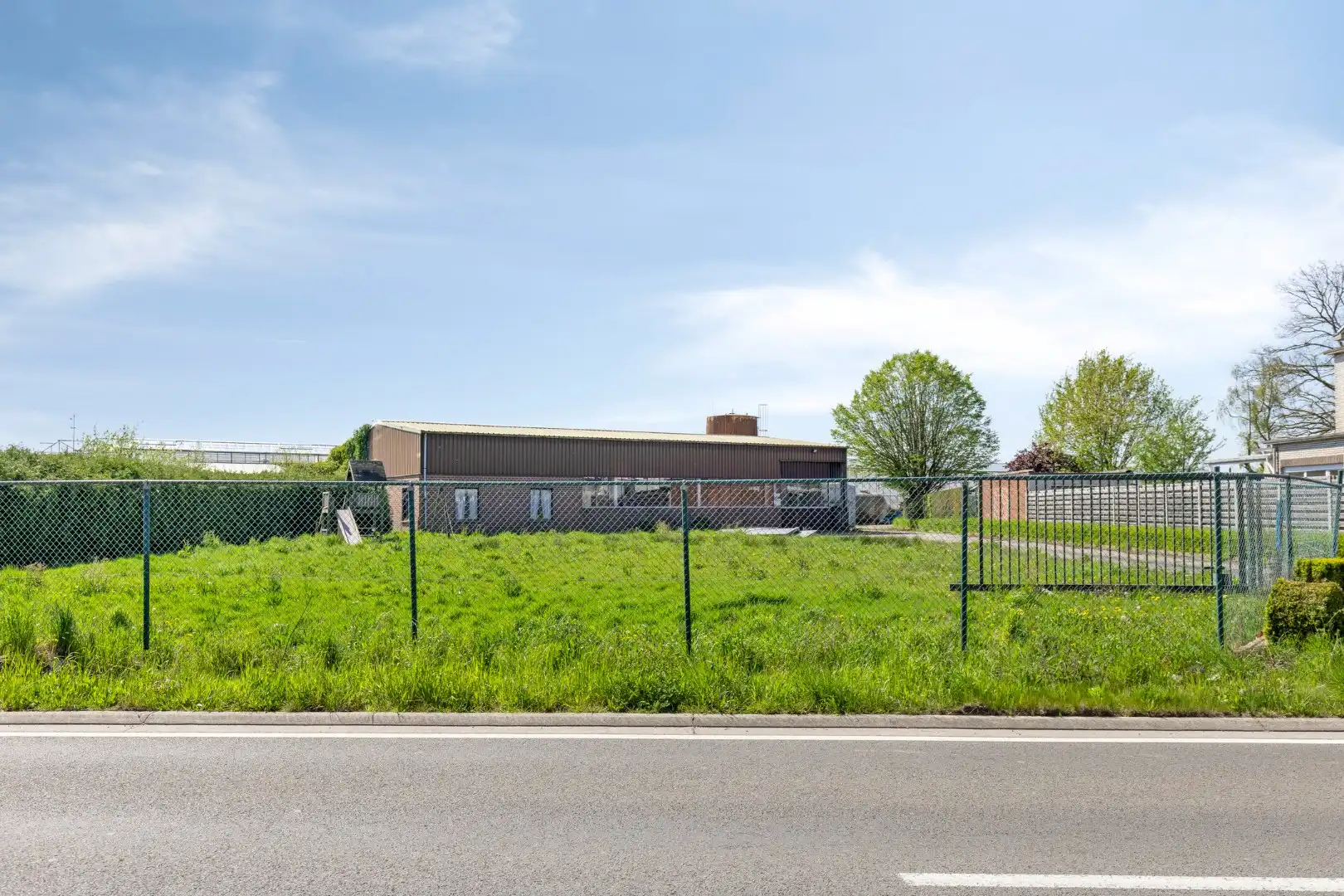 Serrecomplex met agrarische grond en magazijn foto 14