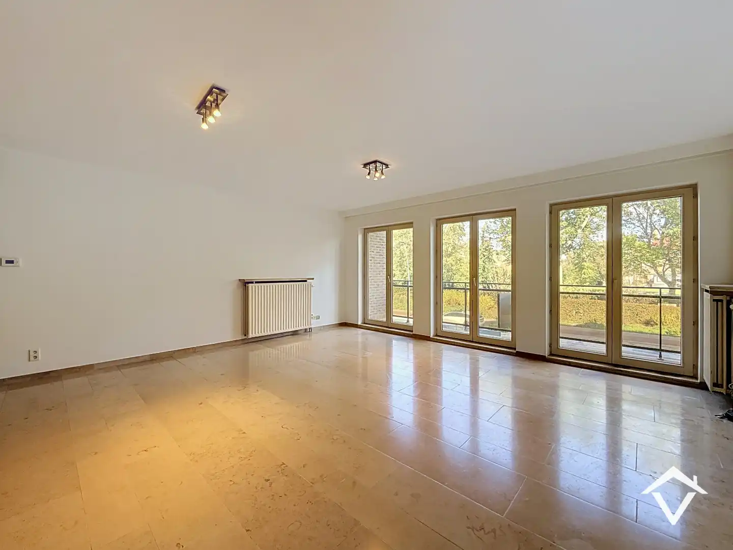 Instapklaar appartement met twee slaapkamers, twee terrassen en garage te Roeselare foto 5
