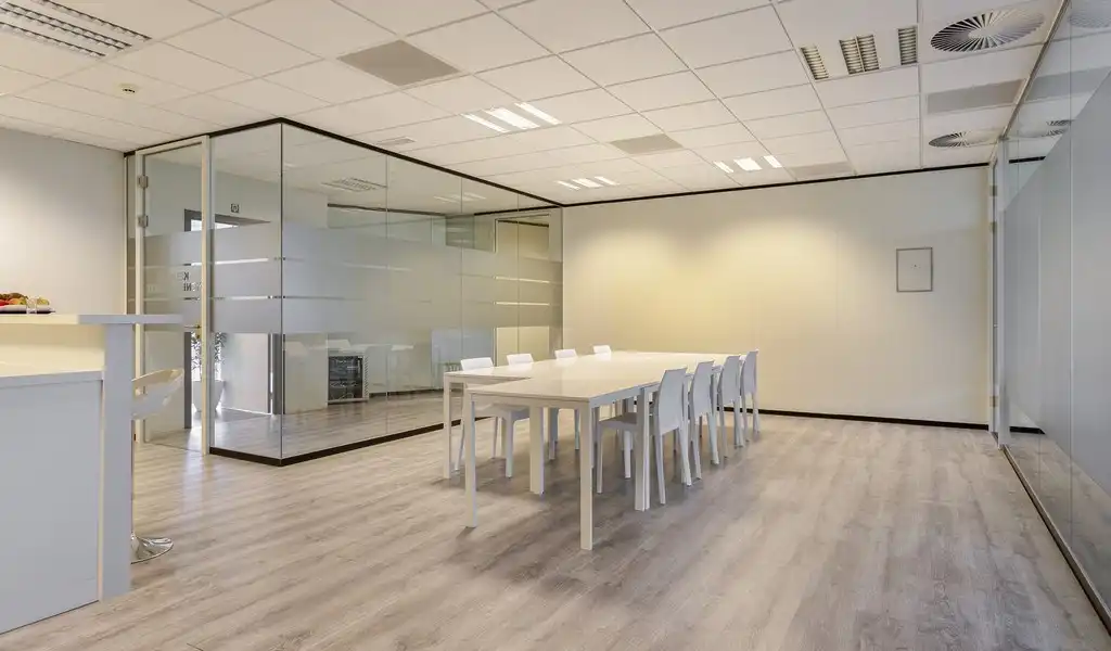 Gemeubelde kantoren met dienstverlening in Planet Business Center aan The Loop in Gent foto 8