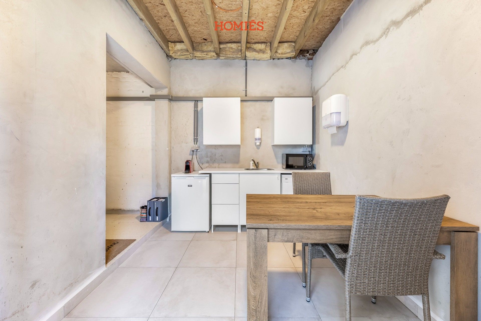 Ruime handelsruimte op toplocatie foto 10