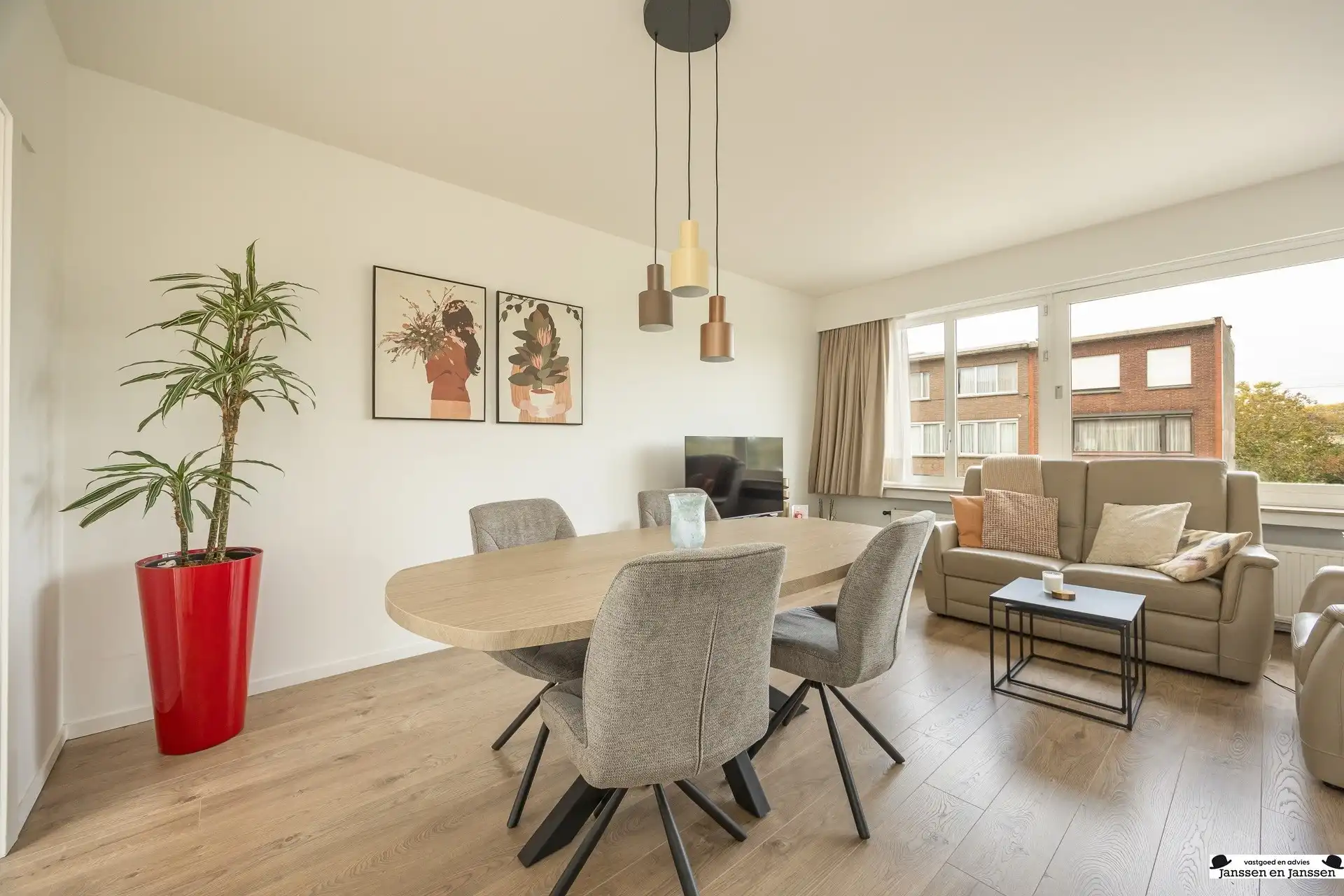 Instapklare bel-etagewoning met 3 slaapkamers, garage en zonnige tuin in Ekeren-Donk foto 3