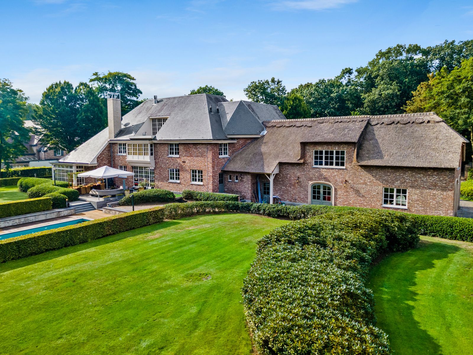 Villa te koop foto {{pictureIndex}}
