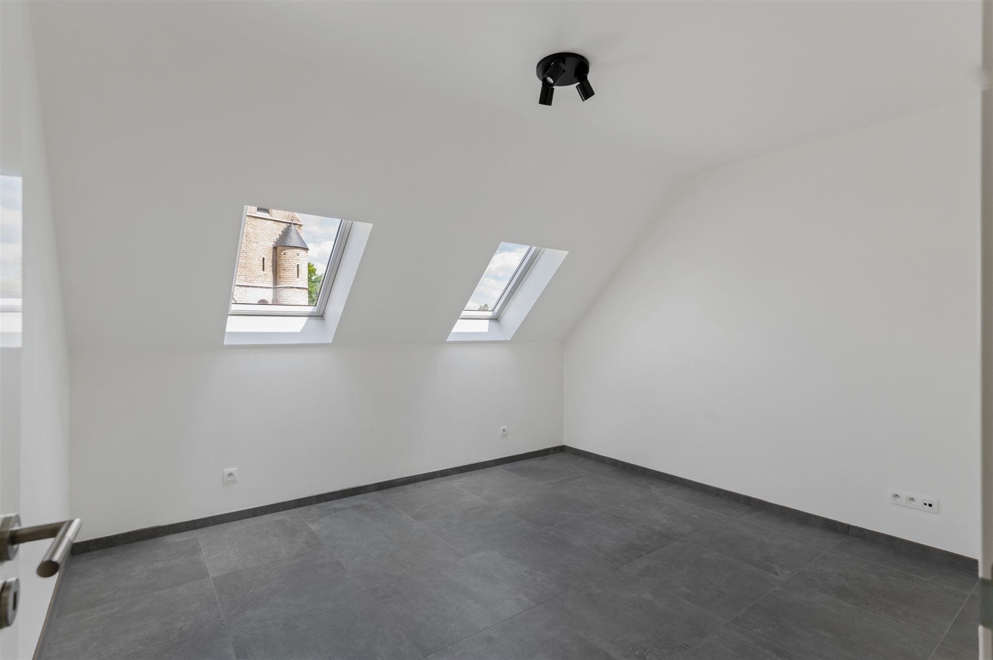 Ruim dakappartement met knap terras, in het landelijke dorpscentrum van Grasheide. foto 9