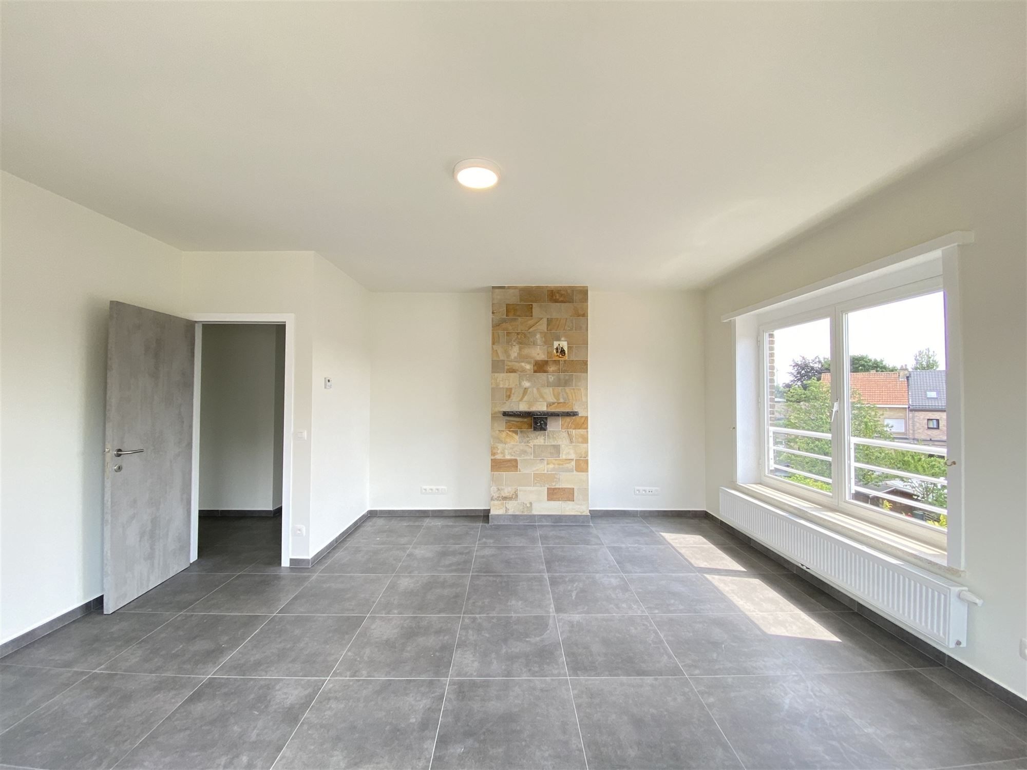 Gerenoveerd appartement met garagebox te Wondelgem  foto 5