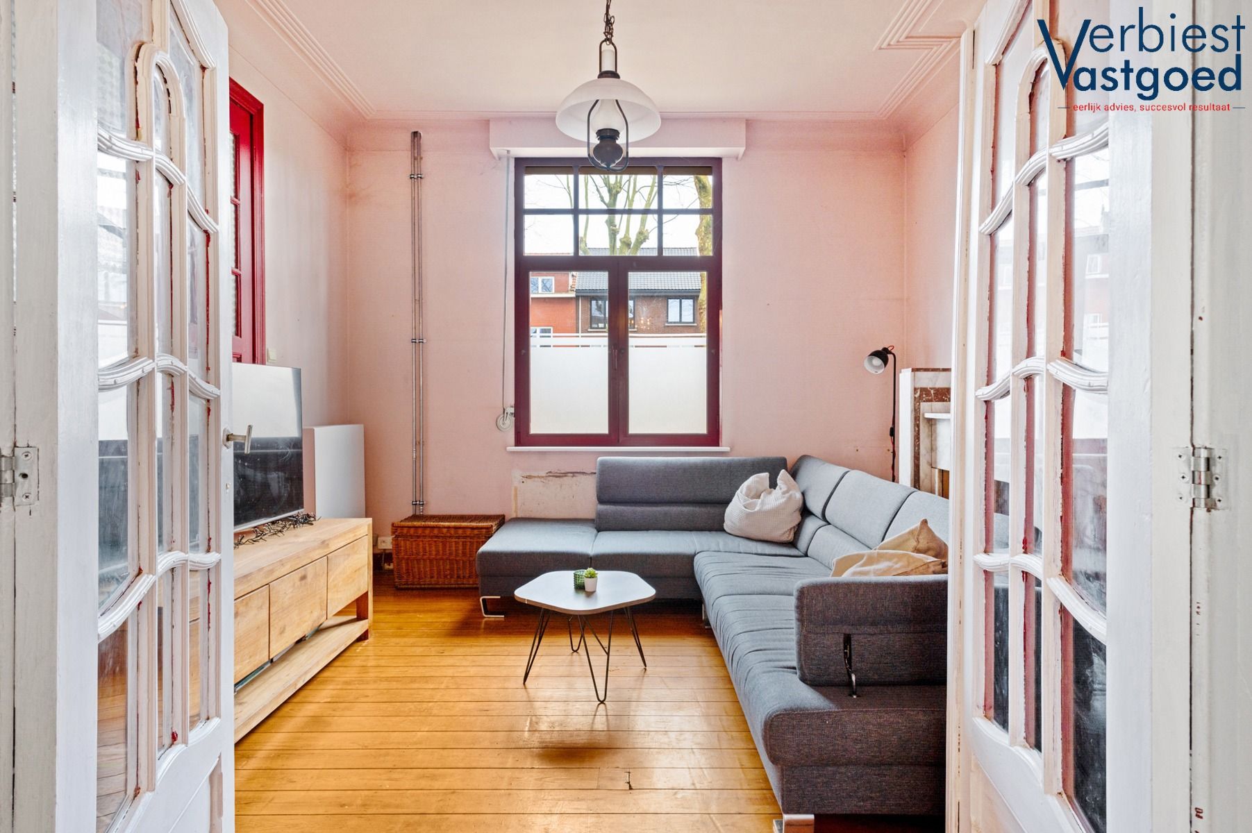 Charmante en Instapklare Woning met Unieke Tuin in Ekeren. foto 4