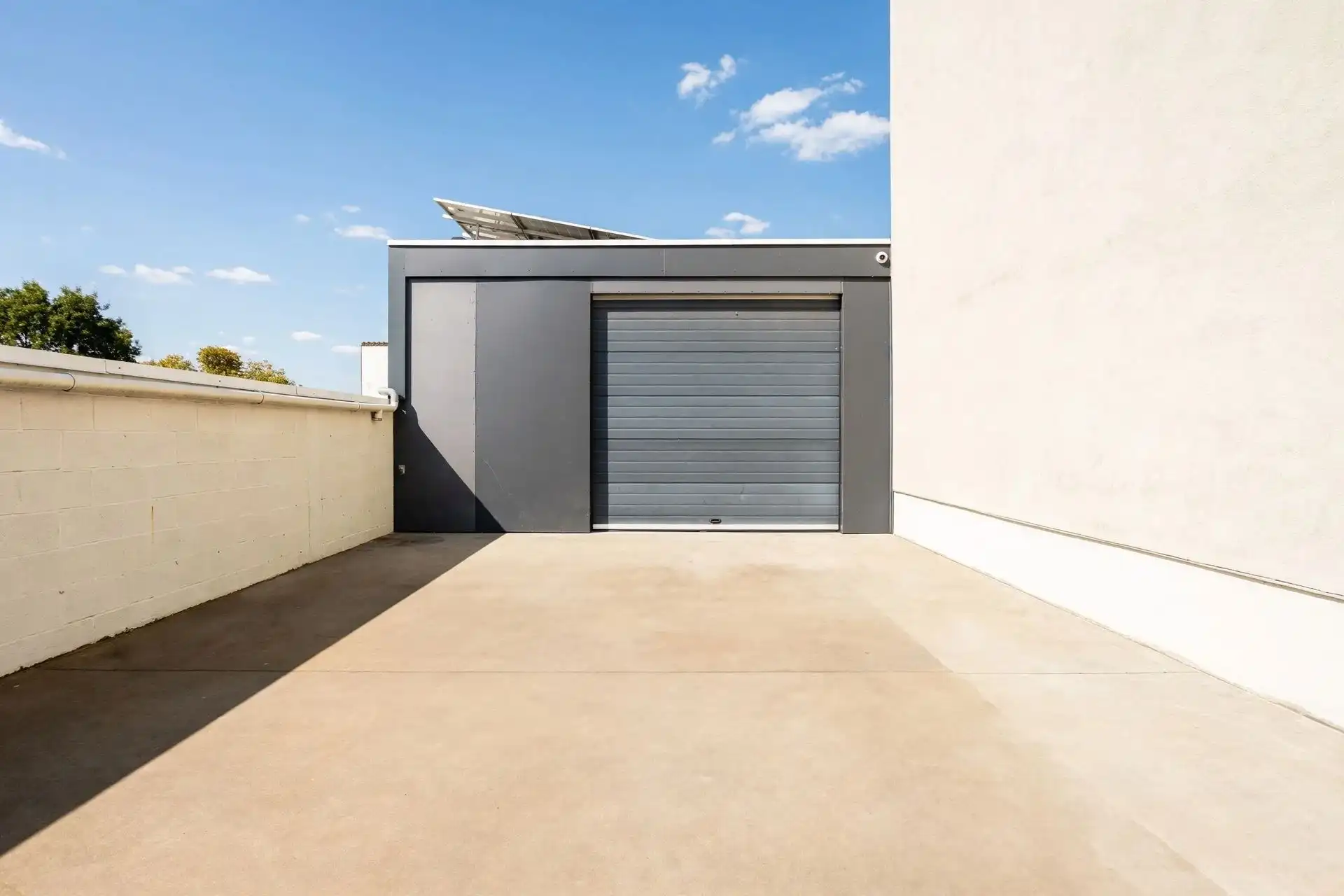 Ruime instapklare woning met 4 slpk, garage/atelier & tuin! foto 3