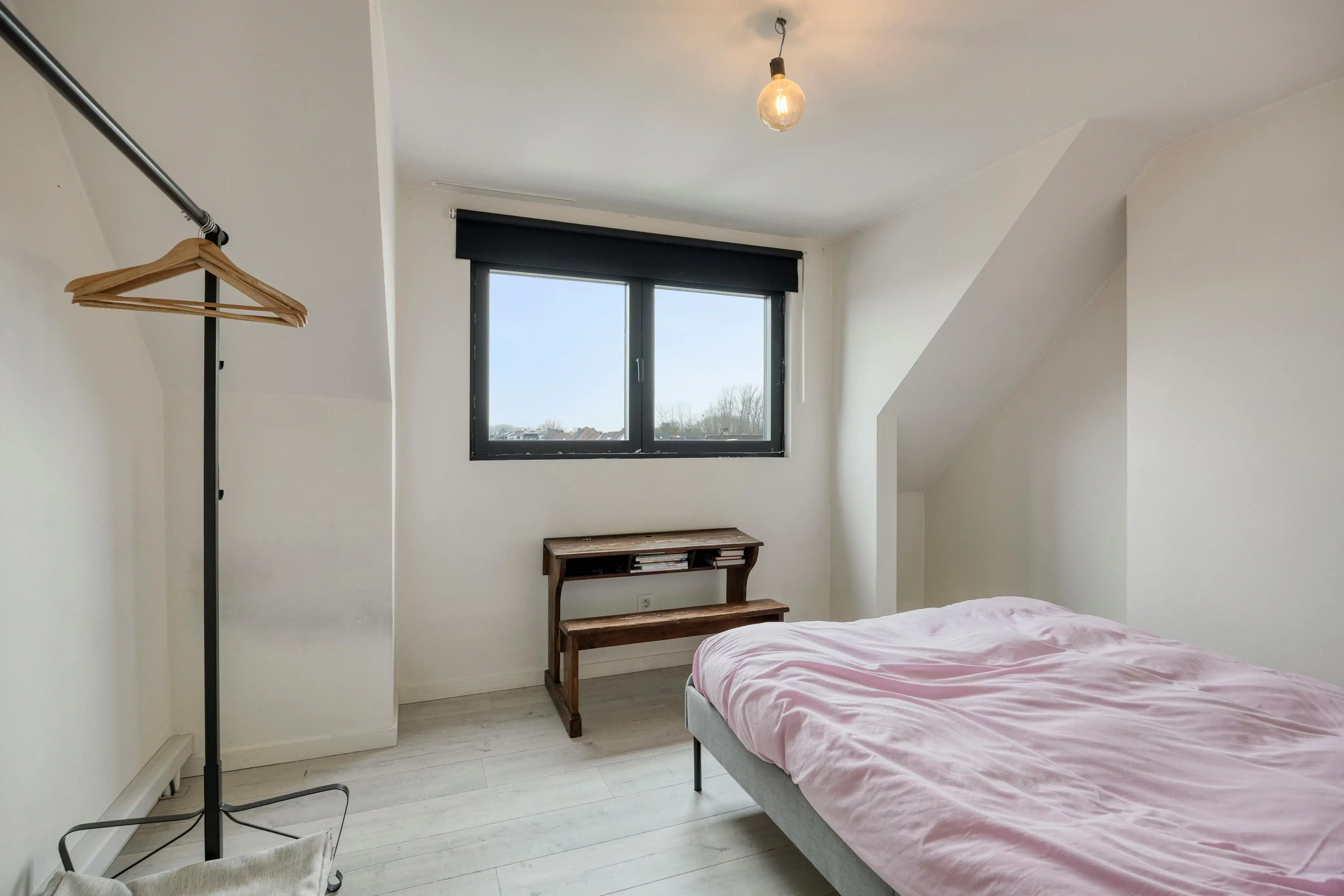 Stijlvol en praktisch gerenoveerd huis met garageopties  foto 24