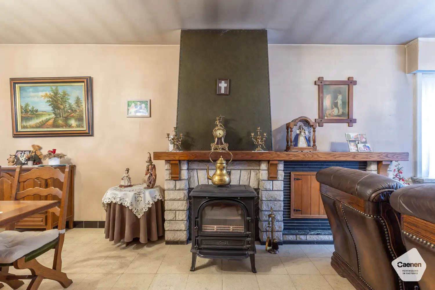 TE RENOVEREN HALF-OPEN WONING MET GARAGE EN 3 SLAAPKAMERS foto 4