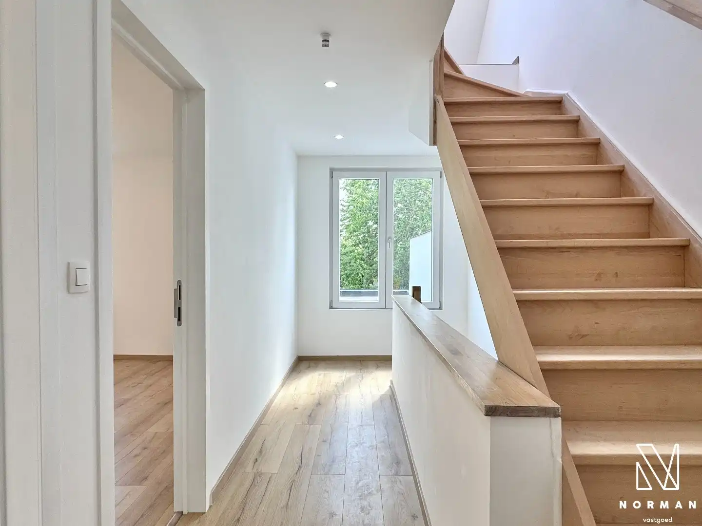 Grote woning met 4kamers, 2 badkamers,... foto 11