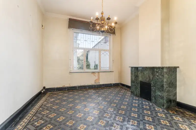 Te renoveren burgerwoning met enorm potentieel in hartje Roeselare foto 10