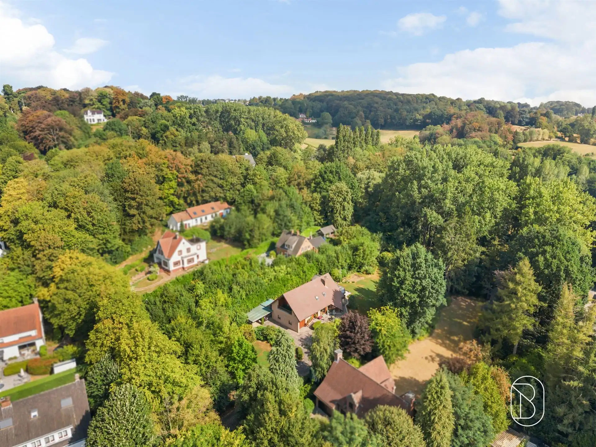 Karaktervolle villa met prachtige tuin op unieke ligging foto 3