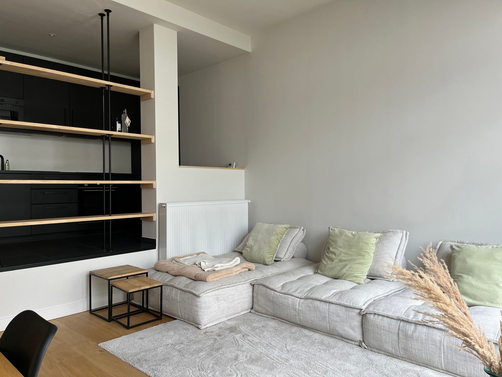 Gelijkvloers appartement met 2 slaapkamers foto {{pictureIndex}}