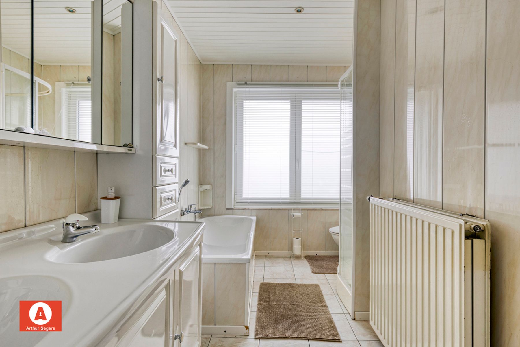 Instapklare woning op centrale liggig foto 16
