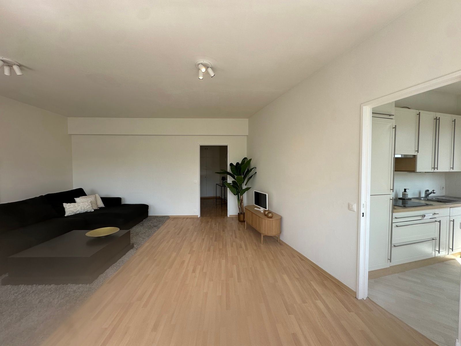 Zonnig 100% instapklaar appartement op centrale locatie! foto 7
