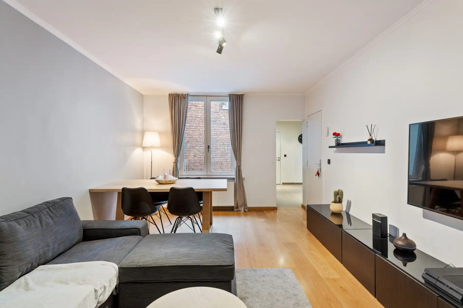 Instapklaar en energiezuinig appartement op uitstekende ligging foto {{pictureIndex}}