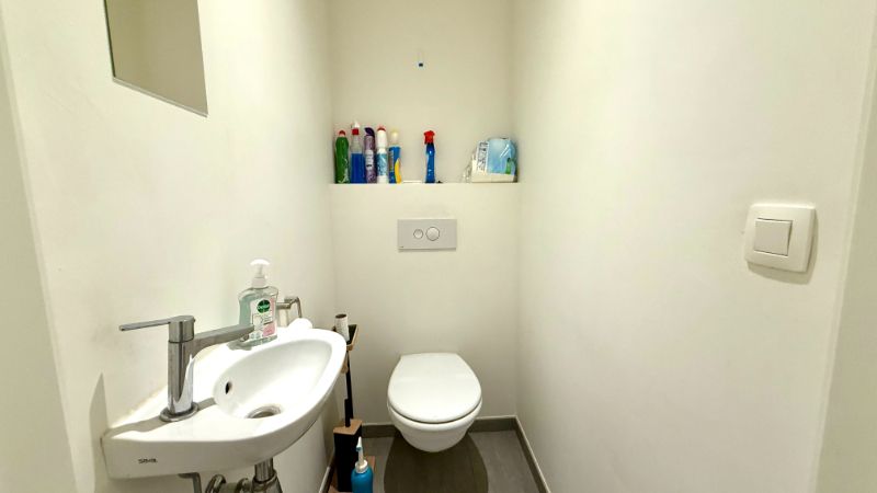 Centraal gelegen, modern appartement met 2 slaapkamers en terras foto 11