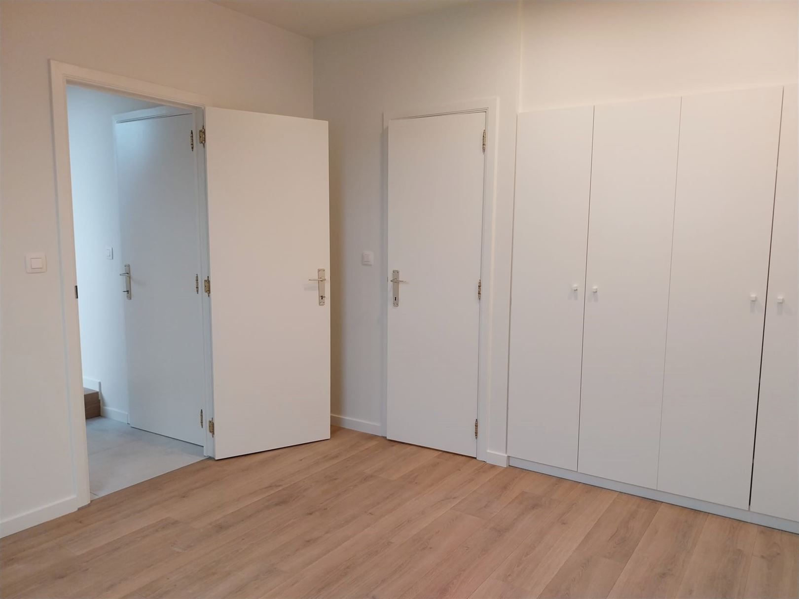 TE HUUR: Volledig gerenoveerd appartement met 1 slaapkamer te Munsterbilzen! foto 6