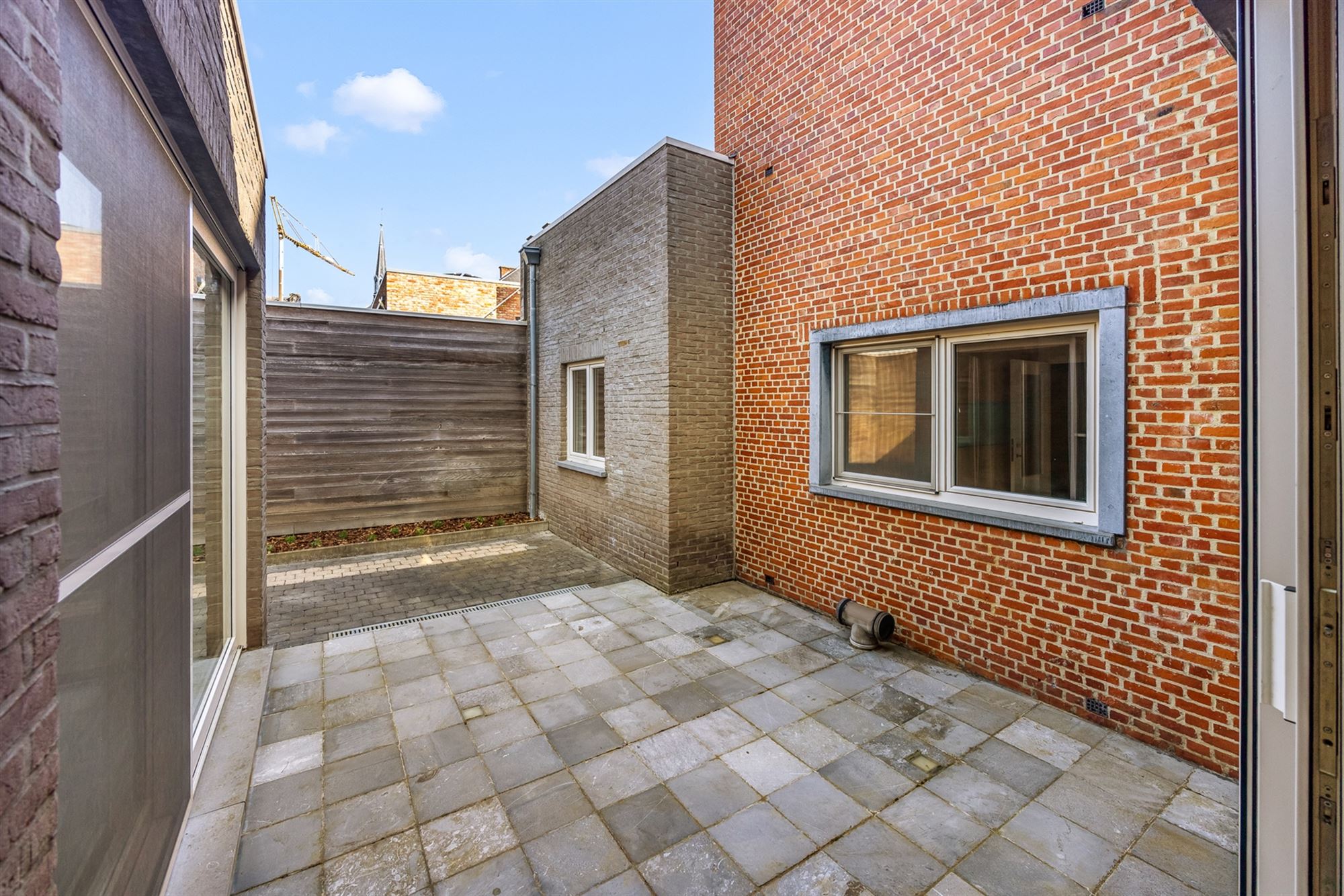 VOLLEDIG INSTAPKLAAR GELIJKVLOERS APPARTEMENT (145M²) MET 2 SLAAPKAMERS, INPANDIGE GARAGE EN TUIN/KOER TE BERINGEN-CENTRUM foto 19