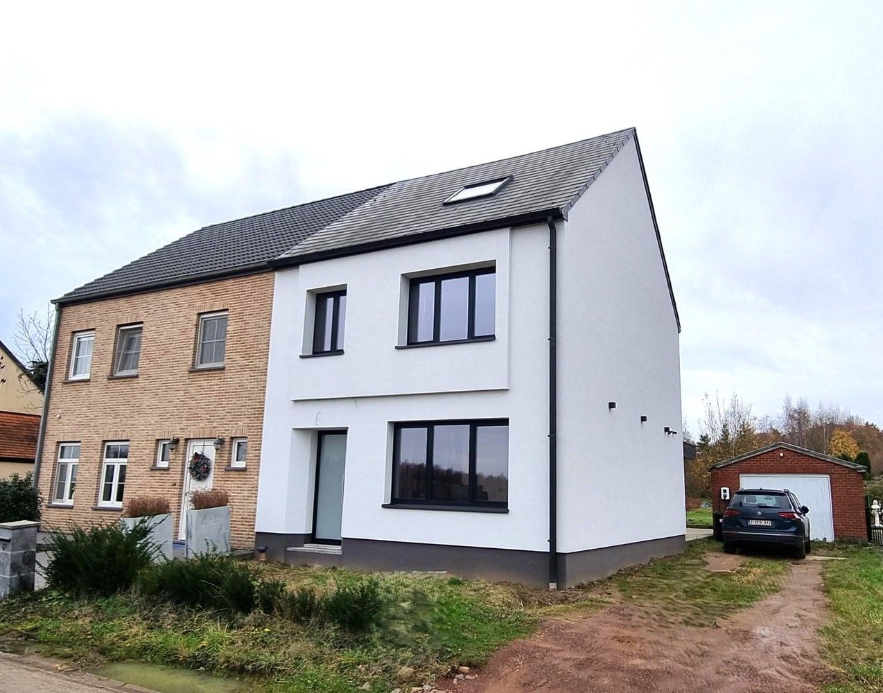 Totaal vernieuwde woning, 3 tot 4 slaapkamers met prachtig groen verzicht. Top ligging! foto {{pictureIndex}}