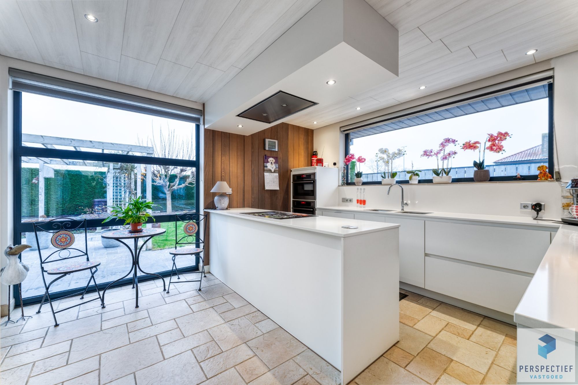 Centraal gelegen instapklare woning op 734 m² met mooie tuin foto 12